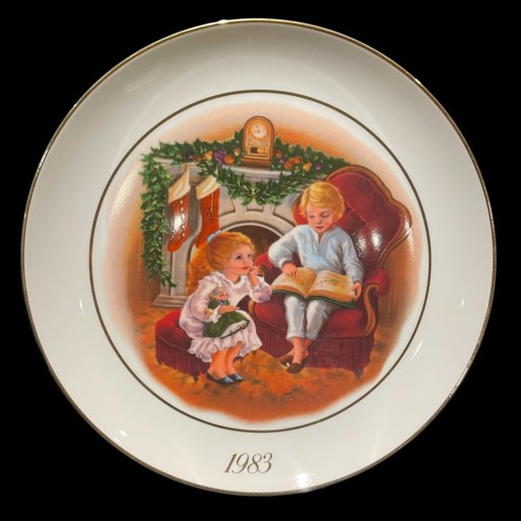 Vintage Avon Christmas Memories Collector Plate, 1983, with 22k Gold Trim - Picture 1 of 2